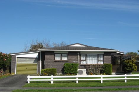 Photo of property in 2/28 Tiverton Crescent, Whalers Gate, New Plymouth, 4310