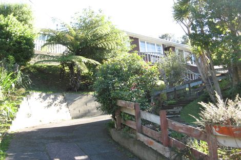 Photo of property in 14 Stella Grove, Newlands, Wellington, 6037