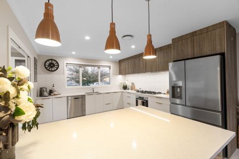 Photo of property in 4 Cyprus Place, Fitzherbert, Palmerston North, 4410