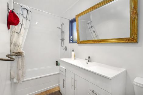 Photo of property in 44b Cross Street, Raglan, 3225