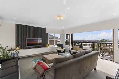 Photo of property in 29 Te Atatu Road, Te Atatu South, Auckland, 0610