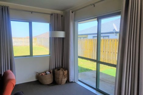 Photo of property in 5 Carn Place, Weymouth, Auckland, 2103