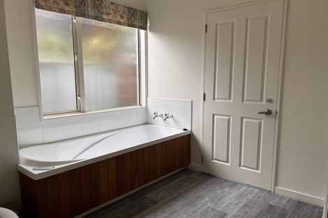 Photo of property in 2/271 Memorial Avenue, Burnside, Christchurch, 8053