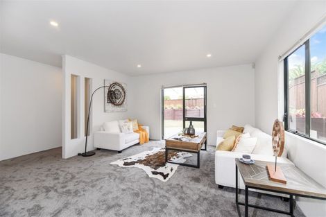 Photo of property in 33 Zefiro Drive, Massey, Auckland, 0614