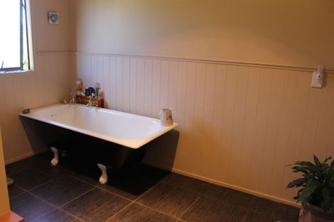 Photo of property in 352 Heatley Road, Whakapirau, Maungaturoto, 0583