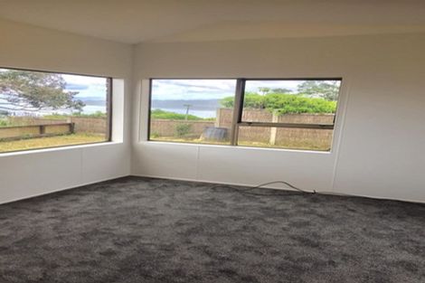 Photo of property in 18 Cliff View Drive, Green Bay, Auckland, 0604