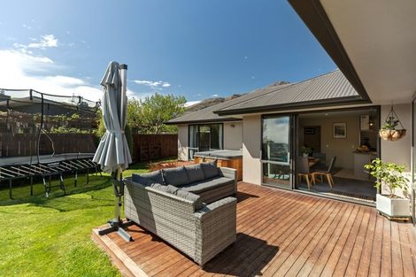 Photo of property in 8 Ada Place, Lake Hayes, Queenstown, 9304
