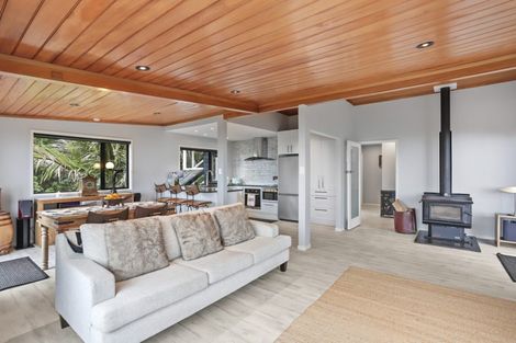 Photo of property in 19 Cascade Avenue, Waiatarua, Auckland, 0604