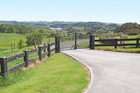 Photo of property in 924 Oneriri Road, Kaiwaka, 0573