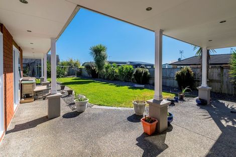 Photo of property in 15 Okarito Avenue, Levin, 5510
