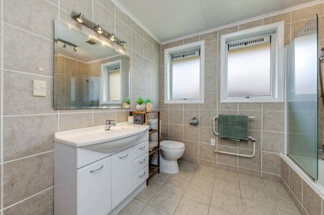 Photo of property in 3 Mccall Place, Opaheke, Papakura, 2113