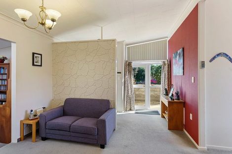 Photo of property in 32 Domain Road, Otaki, 5512