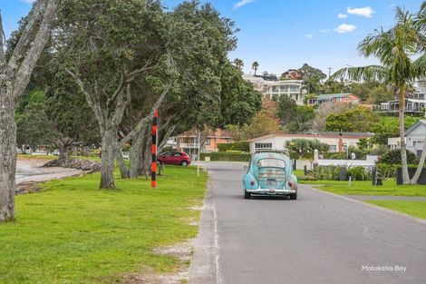 Photo of property in 1/5 Zita Avenue, Matakatia, Whangaparaoa, 0930