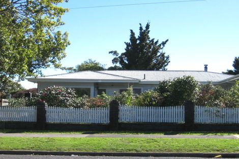 Photo of property in 18 Hutchinsons Road, Bucklands Beach, Auckland, 2014