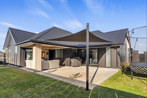 Photo of property in 16 Valour Drive, Rangiora, 7400