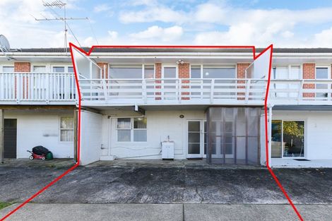Photo of property in 1/38 Holland Road, Hillcrest, Auckland, 0627
