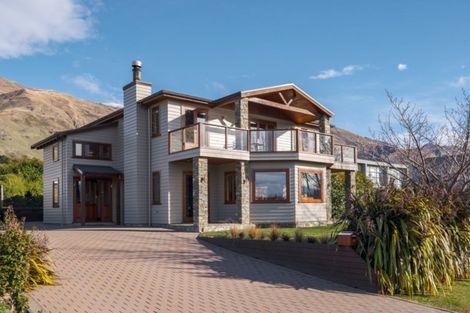 Photo of property in 32 Old Station Avenue, Wanaka, 9305