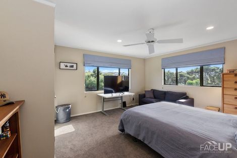 Photo of property in 18 Rosetti Rise, West Harbour, Auckland, 0618