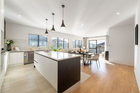 Photo of property in 6 Twin Parks Rise, Papakura, 2110