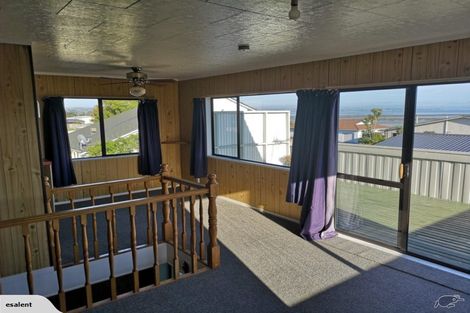 Photo of property in 5b Crispe Road, Clarks Beach, 2122