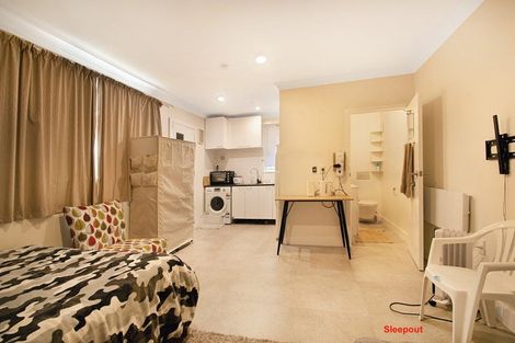 Photo of property in 18 Sherwood Avenue, Te Atatu South, Auckland, 0610