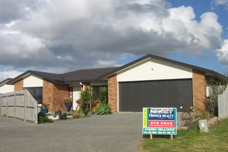 Photo of property in 11 Belcoo Crescent, East Tamaki, Auckland, 2013