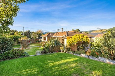 Photo of property in 2 Te Miti Street, Paekakariki, 5034