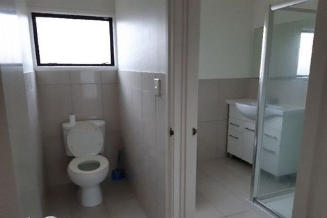 Photo of property in 2/7 Barbados Drive, Unsworth Heights, Auckland, 0632