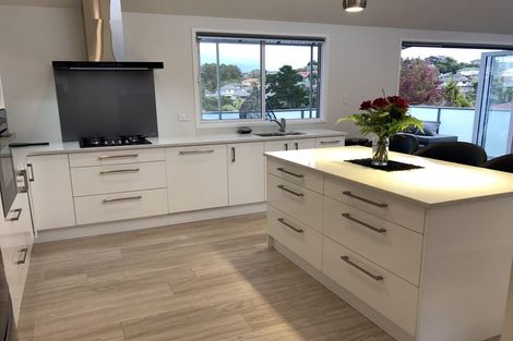 Photo of property in 39 Deverell Place, Northcross, Auckland, 0632