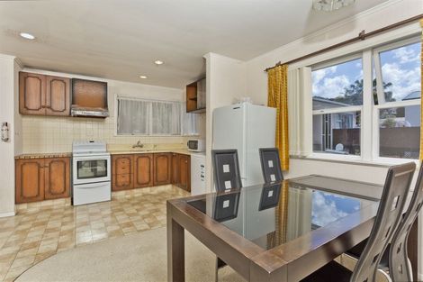 Photo of property in 17 Halberg Street, Glenfield, Auckland, 0629