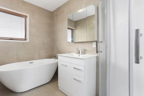 Photo of property in 2/1 West Hoe Road, Orewa, 0931