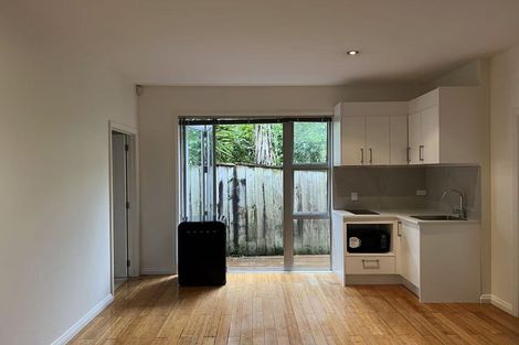 Photo of property in 19 East Coast Road, Milford, Auckland, 0620