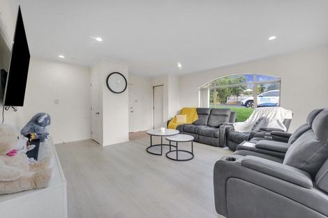 Photo of property in 27 View Ridge Drive, Ranui, Auckland, 0612