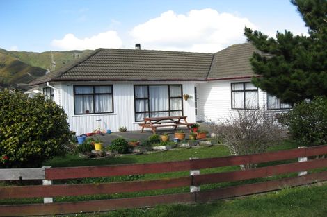 Photo of property in 188 Wellington Road, Wainuiomata, Lower Hutt, 5014