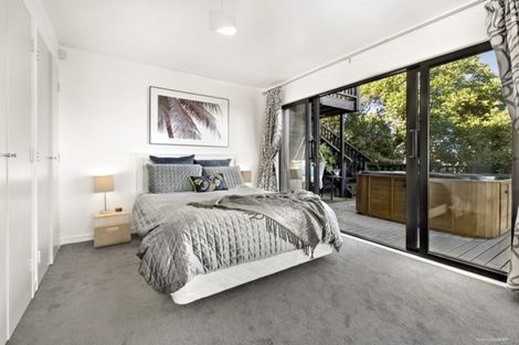 Photo of property in 5 Inverell Way, Seatoun, Wellington, 6022