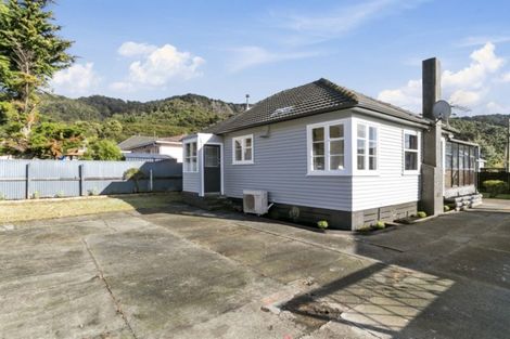 Photo of property in 5 Ngaio Street, Wainuiomata, Lower Hutt, 5014