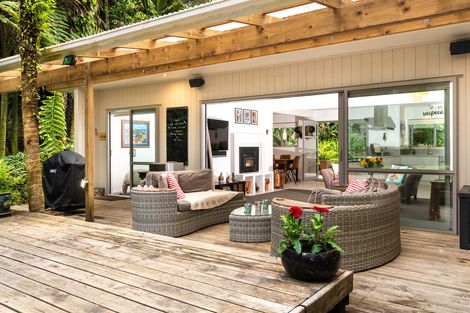 Photo of property in 3 Opanuku Road, Henderson Valley, Auckland, 0612