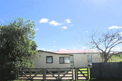 Photo of property in 6 Watchorn Place, Foxton Beach, Foxton, 4815