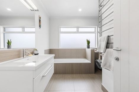 Photo of property in 67 Montgomery Crescent, Kinloch, Taupo, 3377