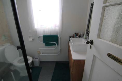 Photo of property in 14 Massey Avenue, Greenlane, Auckland, 1061