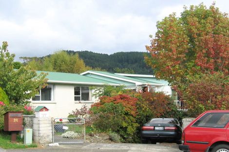 Photo of property in 22 Harewood Grove, Pinehaven, Upper Hutt, 5019