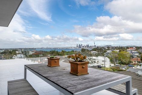 Photo of property in 6/6 Bruce Street, Northcote Point, Auckland, 0627