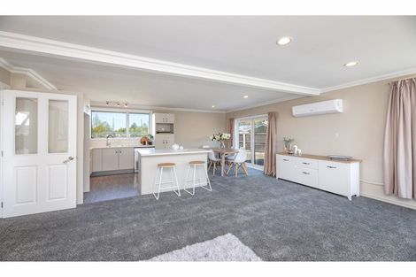 Photo of property in 16 Saunders Place, Redwood, Christchurch, 8051