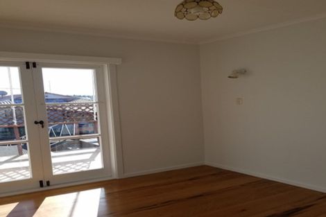 Photo of property in 1/84 College Road, Northcote, Auckland, 0627