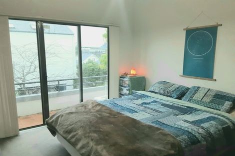 Photo of property in 8d Arotau Place, Grafton, Auckland, 1023