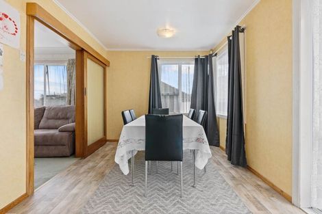 Photo of property in 16 Bowater Place, Manurewa, Auckland, 2102