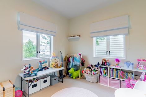 Photo of property in 5 Stitchbird Crescent, Papakura, 2110