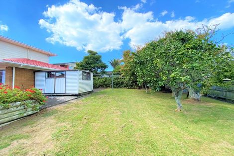 Photo of property in 16 Oliver Twist Avenue, Mellons Bay, Auckland, 2014