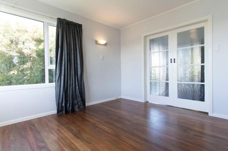 Photo of property in 16 Loasby Crescent, Newlands, Wellington, 6037