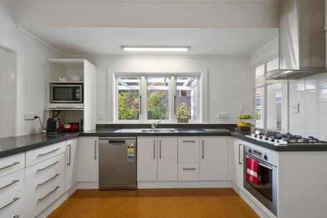 Photo of property in 44 Manapouri Crescent, Hokowhitu, Palmerston North, 4410